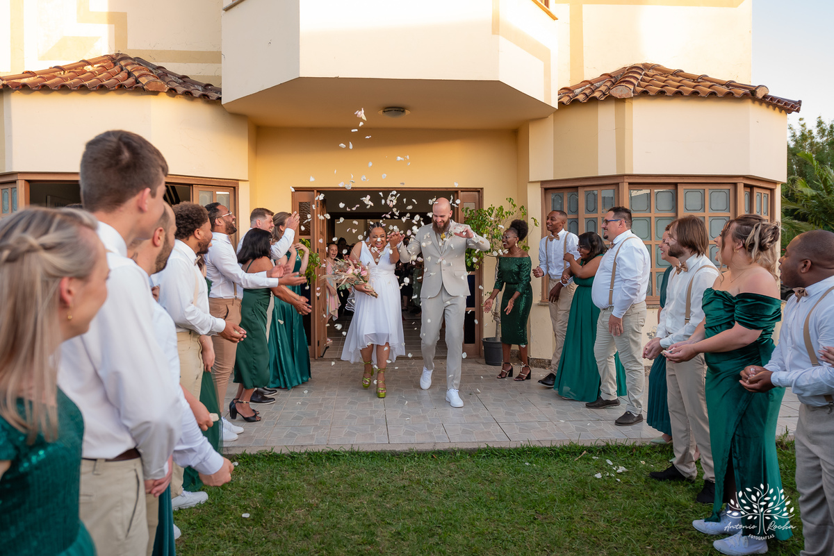 Caroline – Carol – Filipe – Casamento – Hora do Sim – Dia do Sim – Noivo – Noiva – Carro Antigo – Vestido de Noiva – Terno do Noivo – Buquê dos Sonhos - Pelotas - Antonio Rocha