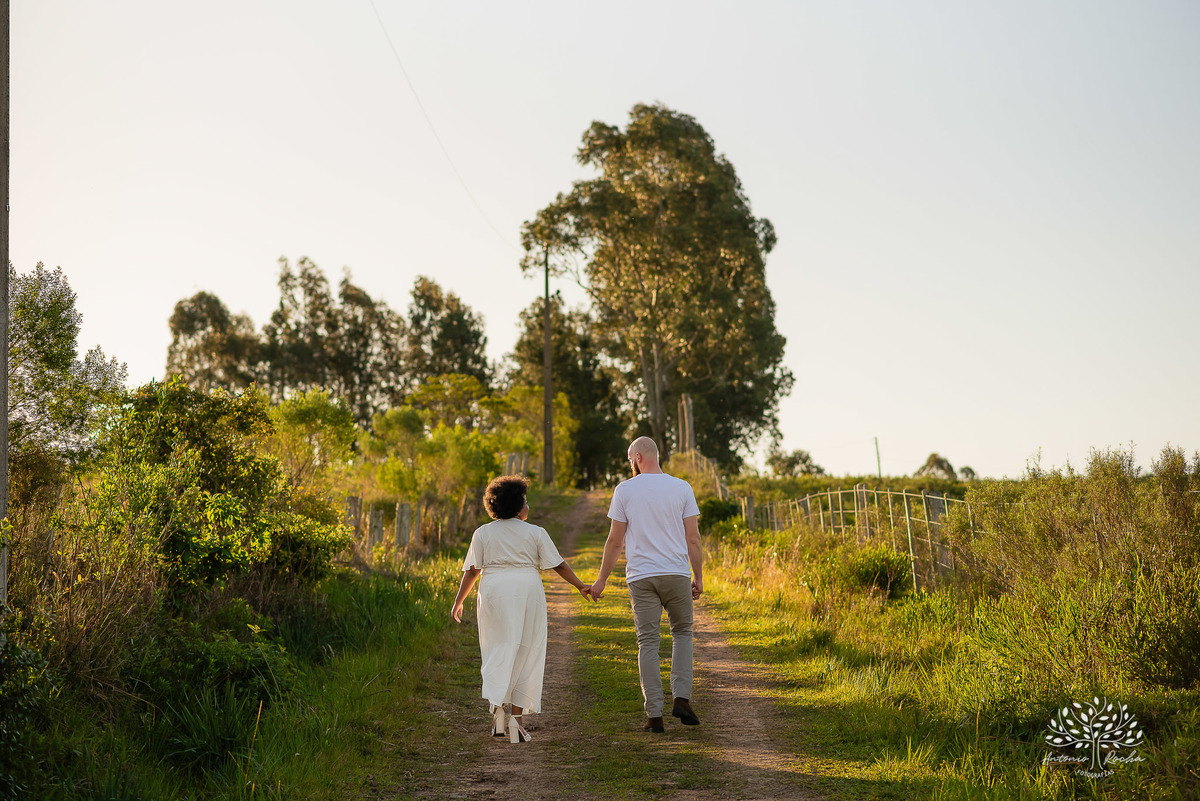 Caroline – Carol – Filipe – Casamento – Hora do Sim – Dia do Sim – Noivo – Noiva – Carro Antigo – Vestido de Noiva – Terno do Noivo – Buquê dos Sonhos - Pelotas - Antonio Rocha - Cabana - Morro Redondo - Bella Vista - Motoqueiro