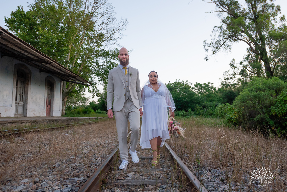 Caroline – Carol – Filipe – Casamento – Hora do Sim – Dia do Sim – Noivo – Noiva – Carro Antigo – Vestido de Noiva – Terno do Noivo – Buquê dos Sonhos - Pelotas - Antonio Rocha