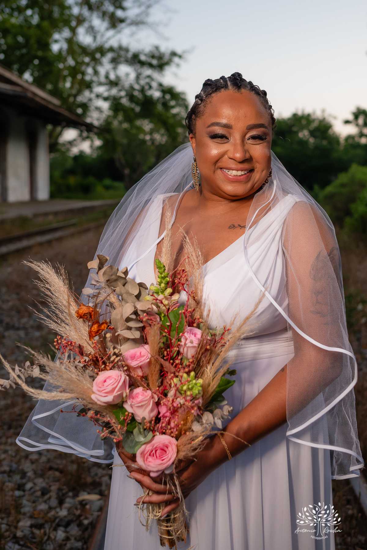 Caroline – Carol – Filipe – Casamento – Hora do Sim – Dia do Sim – Noivo – Noiva – Carro Antigo – Vestido de Noiva – Terno do Noivo – Buquê dos Sonhos - Pelotas - Antonio Rocha