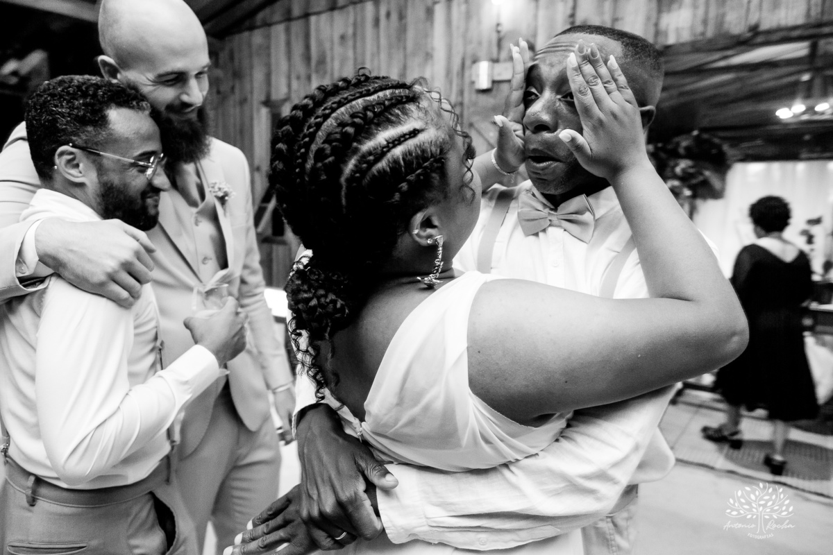 Caroline – Carol – Filipe – Casamento – Hora do Sim – Dia do Sim – Noivo – Noiva – Carro Antigo – Vestido de Noiva – Terno do Noivo – Buquê dos Sonhos - Pelotas - Antonio Rocha