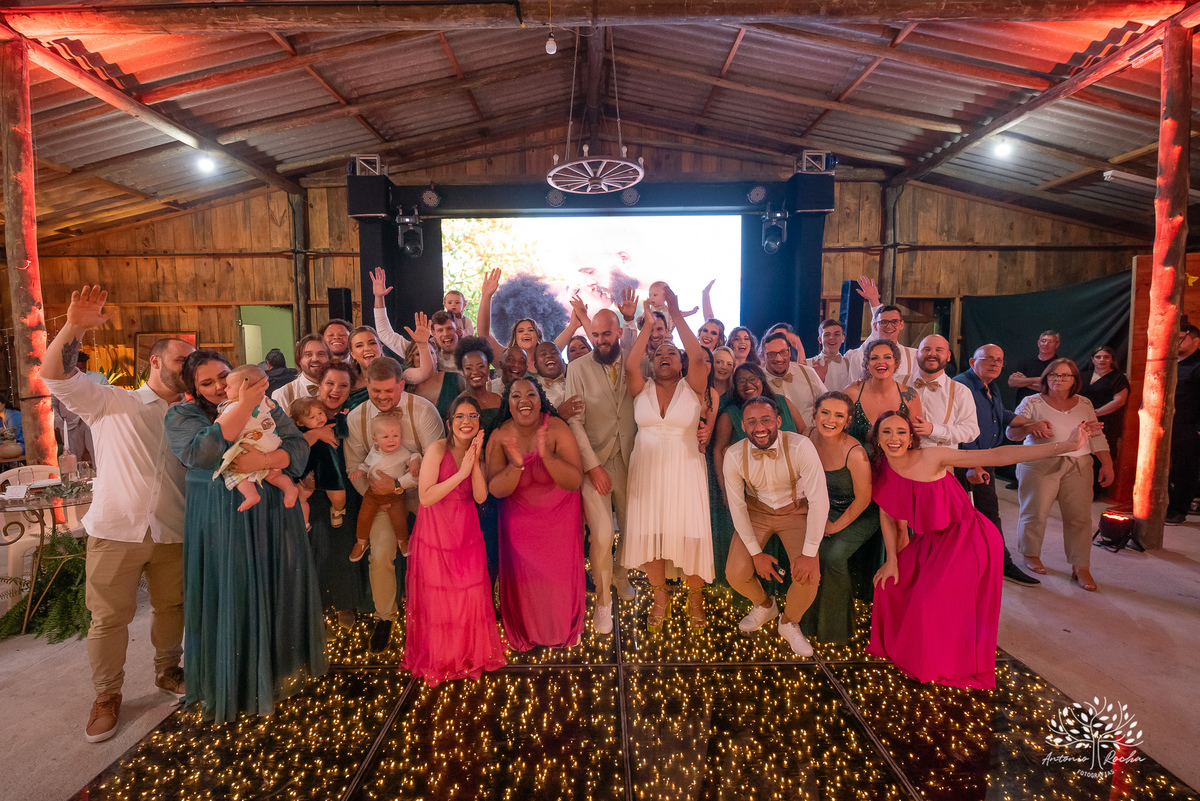 Caroline – Carol – Filipe – Casamento – Hora do Sim – Dia do Sim – Noivo – Noiva – Carro Antigo – Vestido de Noiva – Terno do Noivo – Buquê dos Sonhos - Pelotas - Antonio Rocha