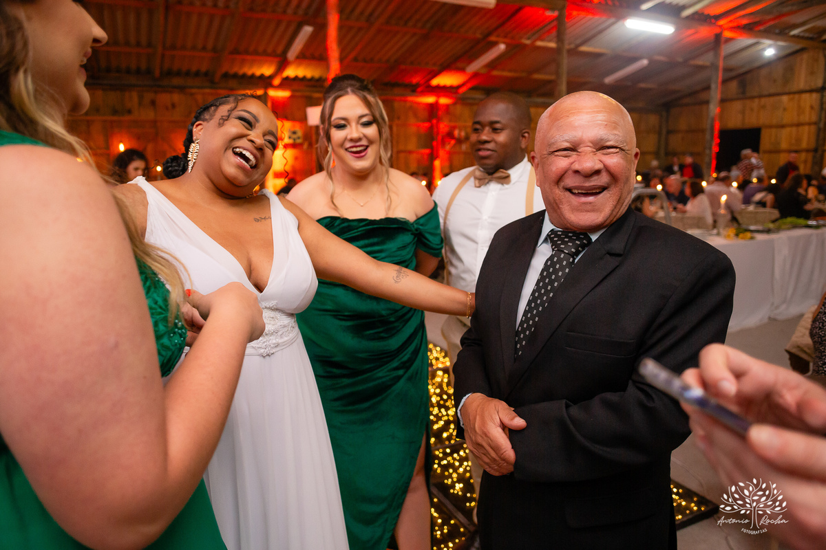 Caroline – Carol – Filipe – Casamento – Hora do Sim – Dia do Sim – Noivo – Noiva – Carro Antigo – Vestido de Noiva – Terno do Noivo – Buquê dos Sonhos - Pelotas - Antonio Rocha