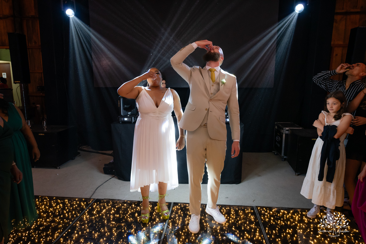 Caroline – Carol – Filipe – Casamento – Hora do Sim – Dia do Sim – Noivo – Noiva – Carro Antigo – Vestido de Noiva – Terno do Noivo – Buquê dos Sonhos - Pelotas - Antonio Rocha