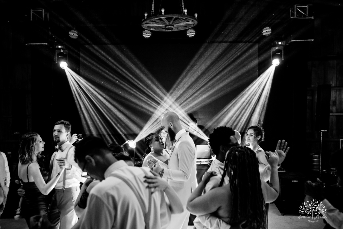 Caroline – Carol – Filipe – Casamento – Hora do Sim – Dia do Sim – Noivo – Noiva – Carro Antigo – Vestido de Noiva – Terno do Noivo – Buquê dos Sonhos - Pelotas - Antonio Rocha