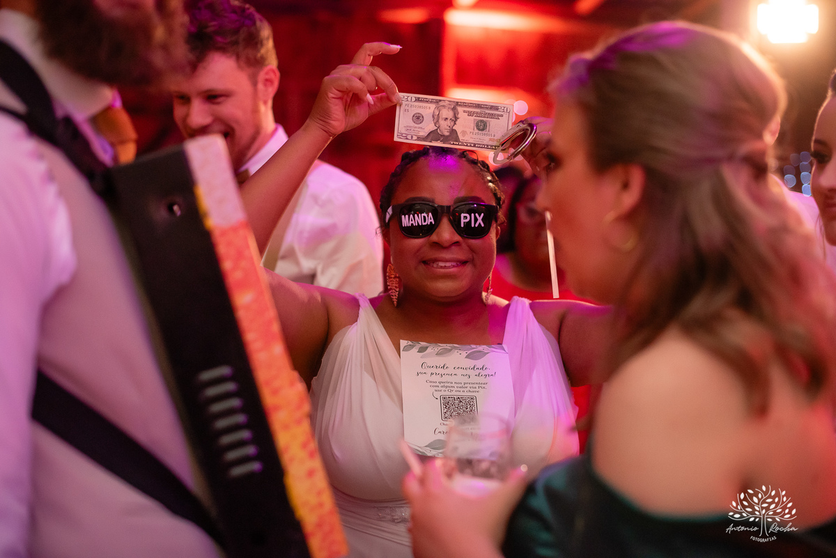 Caroline – Carol – Filipe – Casamento – Hora do Sim – Dia do Sim – Noivo – Noiva – Carro Antigo – Vestido de Noiva – Terno do Noivo – Buquê dos Sonhos - Pelotas - Antonio Rocha