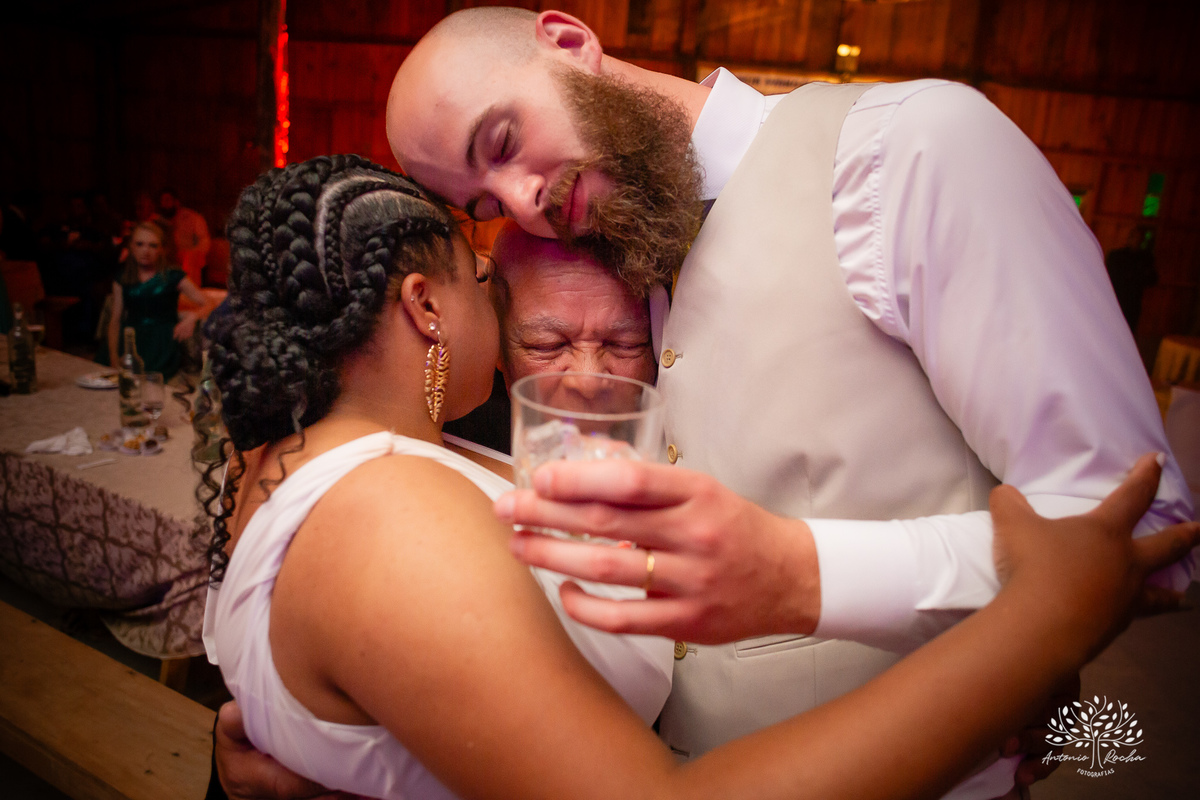 Caroline – Carol – Filipe – Casamento – Hora do Sim – Dia do Sim – Noivo – Noiva – Carro Antigo – Vestido de Noiva – Terno do Noivo – Buquê dos Sonhos - Pelotas - Antonio Rocha