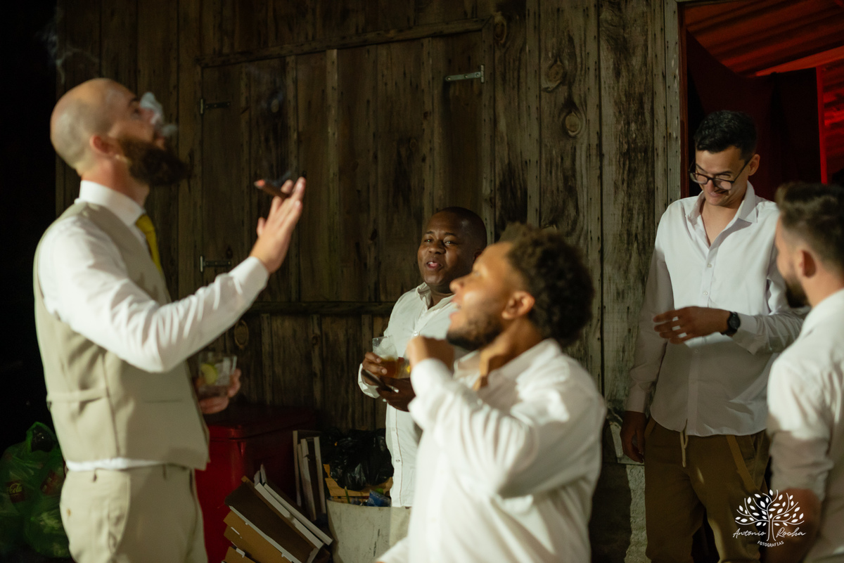 Caroline – Carol – Filipe – Casamento – Hora do Sim – Dia do Sim – Noivo – Noiva – Carro Antigo – Vestido de Noiva – Terno do Noivo – Buquê dos Sonhos - Pelotas - Antonio Rocha