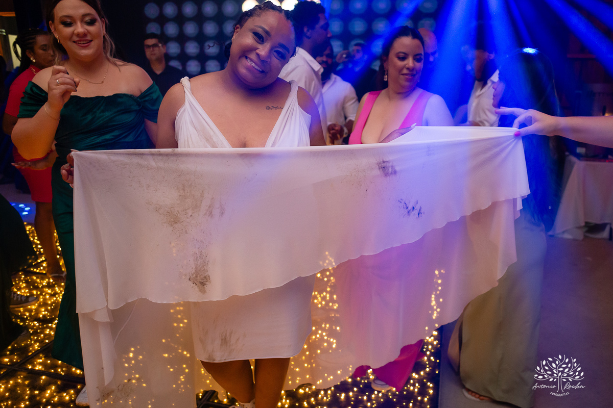 Caroline – Carol – Filipe – Casamento – Hora do Sim – Dia do Sim – Noivo – Noiva – Carro Antigo – Vestido de Noiva – Terno do Noivo – Buquê dos Sonhos - Pelotas - Antonio Rocha