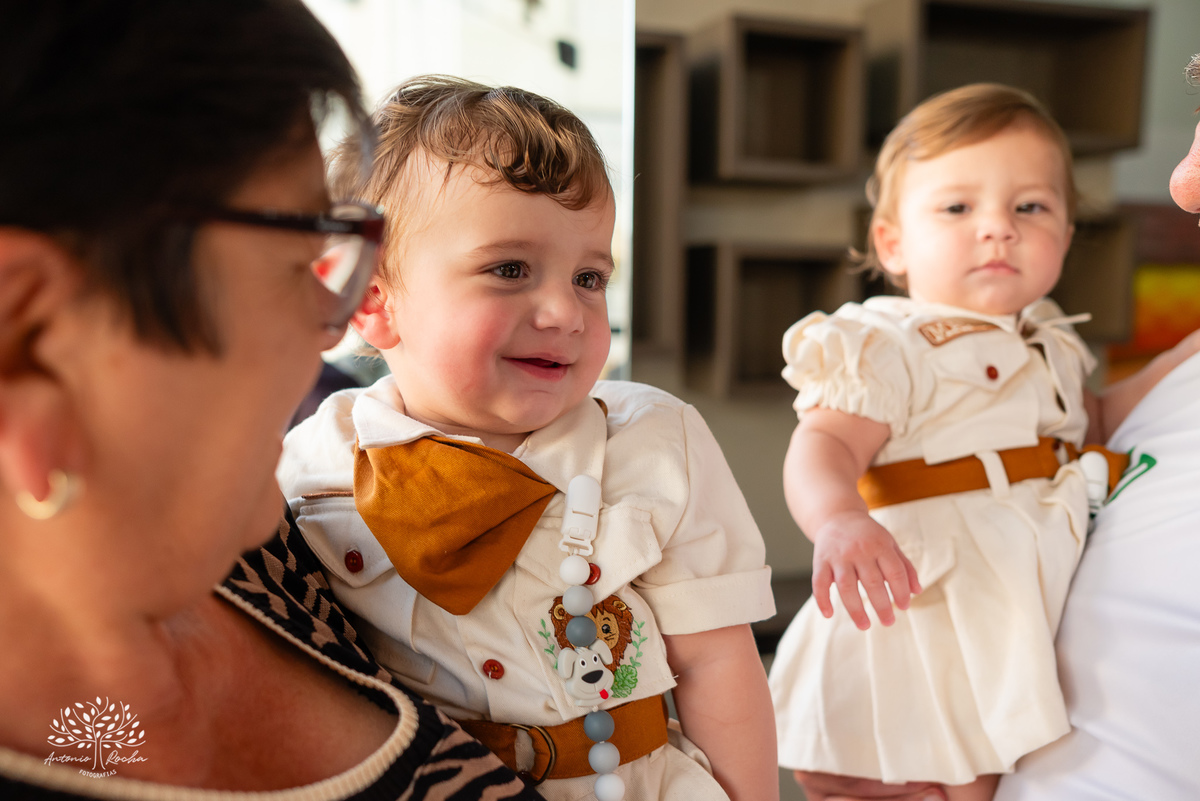 Maria - Luiz - Luanda - Fernando - Pelotas - Santa Catarina - Gêmeos - Irmãos - Pelotas - Antonio Rocha Fotografias - Tio Guigui - Safari - jeep - Menino - Menina - Aventura Safari - cassianoblefestasMaria - Luiz - Luanda - Fernando - Pelotas - Santa Cata