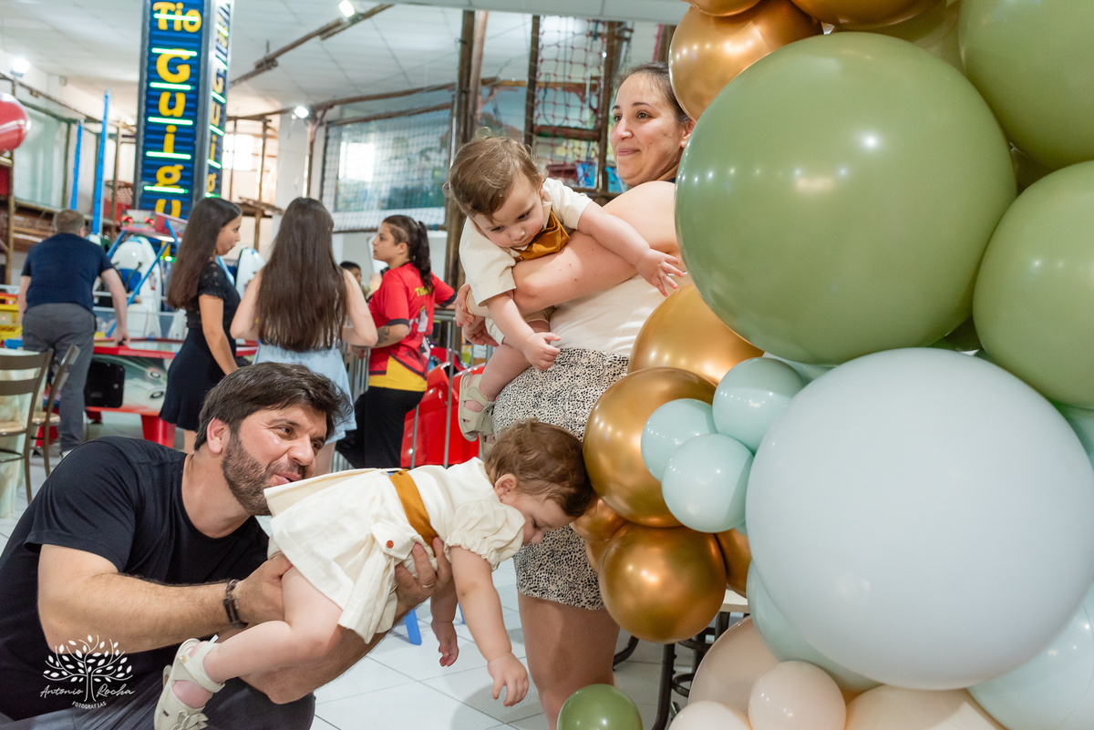 Maria - Luiz - Luanda - Fernando - Pelotas - Santa Catarina - Gêmeos - Irmãos - Pelotas - Antonio Rocha Fotografias - Tio Guigui - Safari - jeep - Menino - Menina - Aventura Safari - cassianoblefestas