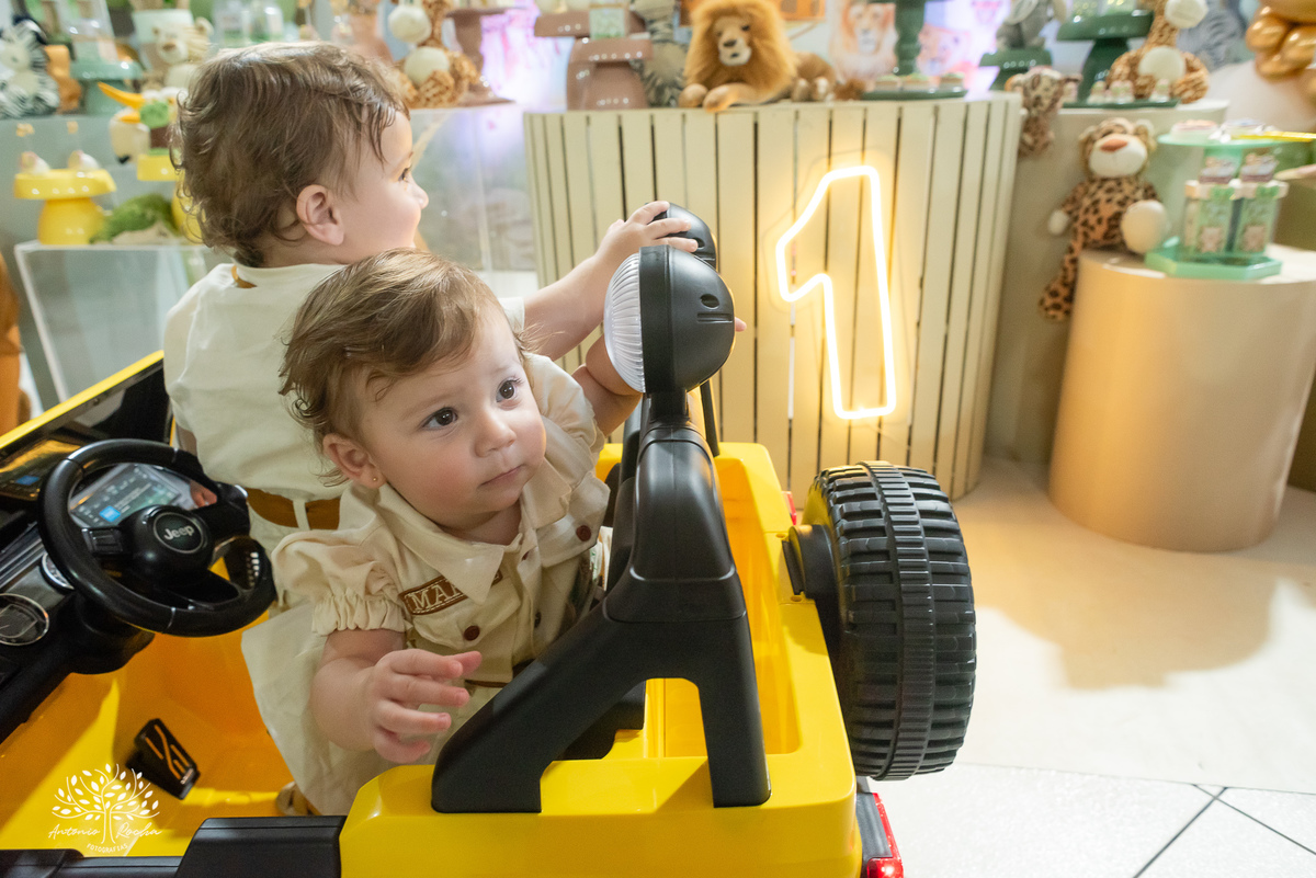 Maria - Luiz - Luanda - Fernando - Pelotas - Santa Catarina - Gêmeos - Irmãos - Pelotas - Antonio Rocha Fotografias - Tio Guigui - Safari - jeep - Menino - Menina - Aventura Safari - cassianoblefestasMaria - Luiz - Luanda - Fernando - Pelotas - Santa Cata