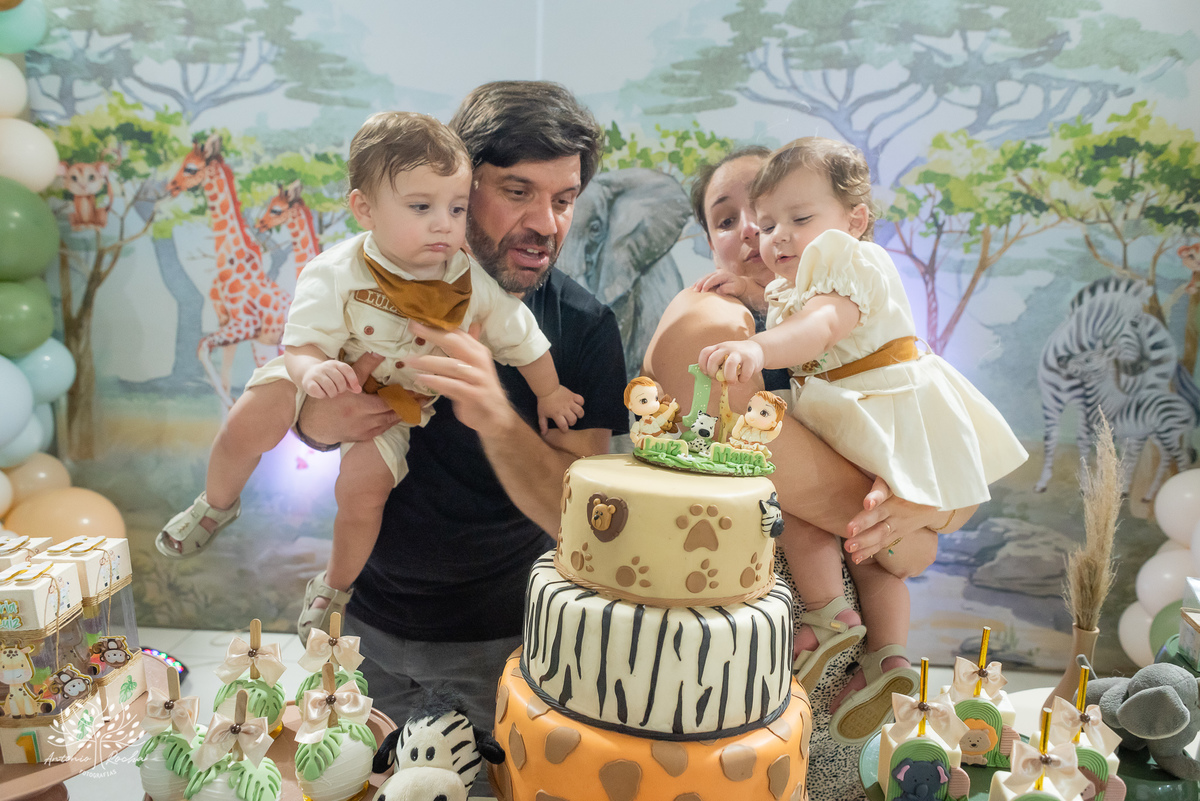 Maria - Luiz - Luanda - Fernando - Pelotas - Santa Catarina - Gêmeos - Irmãos - Pelotas - Antonio Rocha Fotografias - Tio Guigui - Safari - jeep - Menino - Menina - Aventura Safari - cassianoblefestas