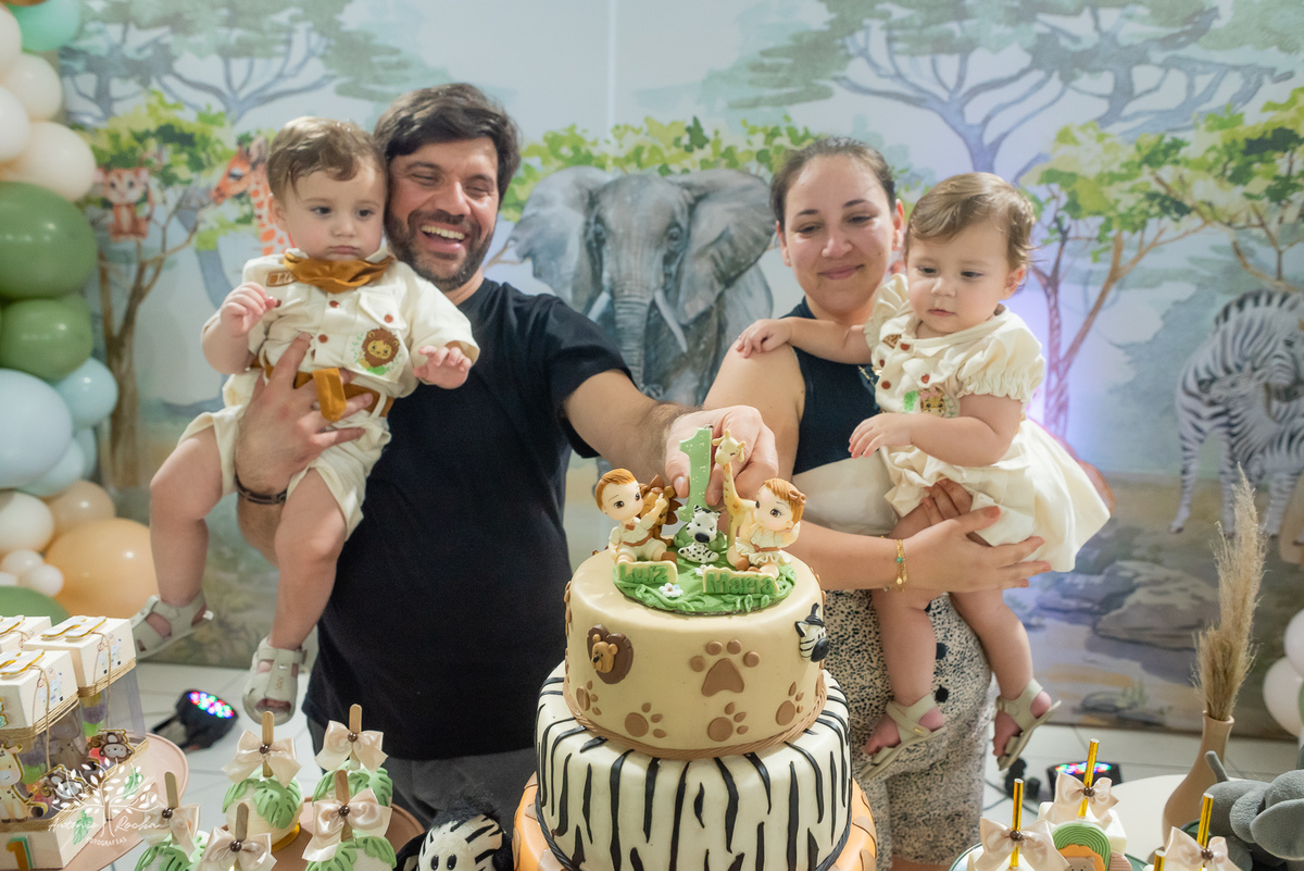 Maria - Luiz - Luanda - Fernando - Pelotas - Santa Catarina - Gêmeos - Irmãos - Pelotas - Antonio Rocha Fotografias - Tio Guigui - Safari - jeep - Menino - Menina - Aventura Safari - cassianoblefestas