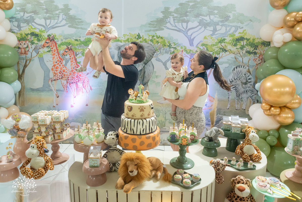 Maria - Luiz - Luanda - Fernando - Pelotas - Santa Catarina - Gêmeos - Irmãos - Pelotas - Antonio Rocha Fotografias - Tio Guigui - Safari - jeep - Menino - Menina - Aventura Safari - cassianoblefestas