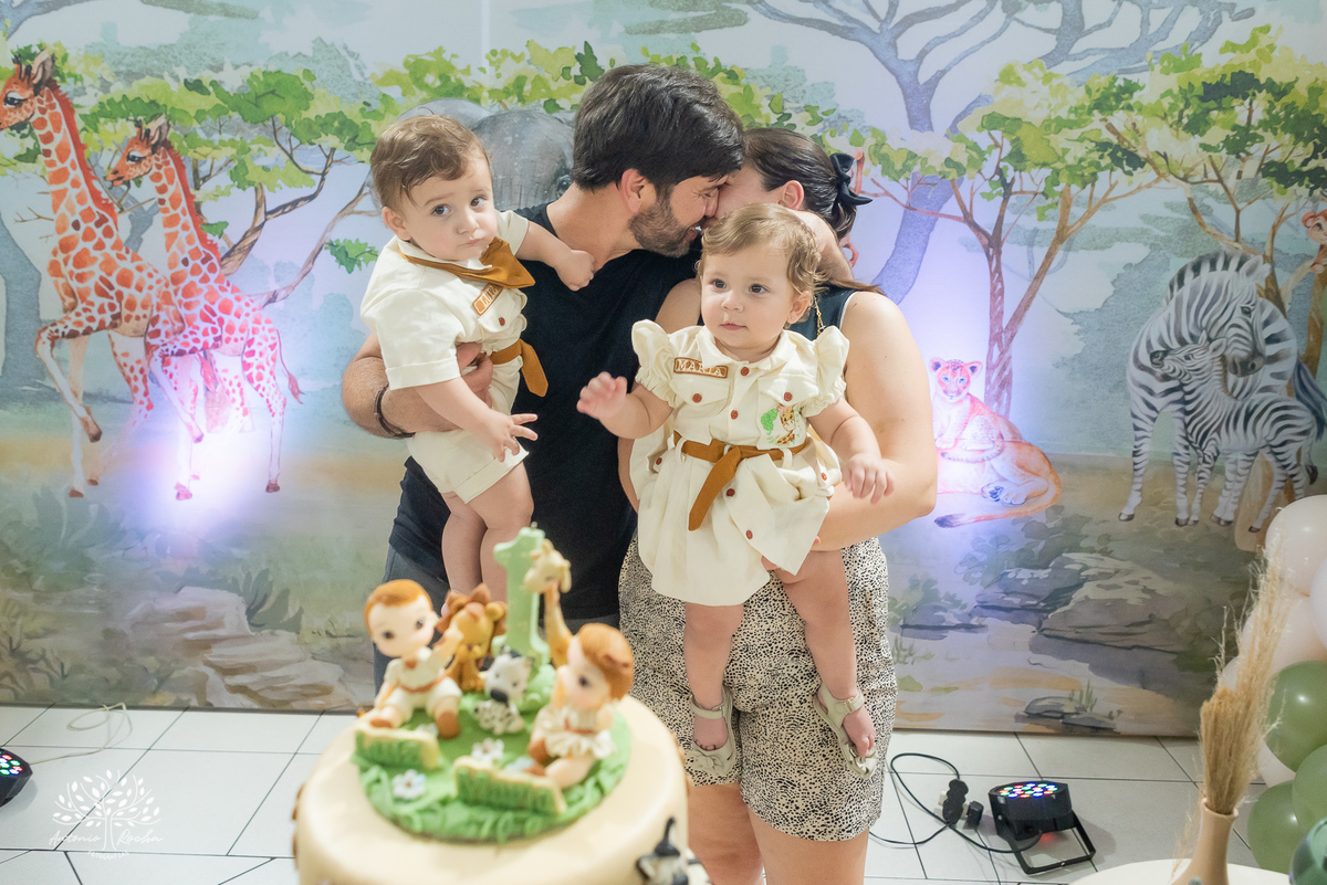 Maria - Luiz - Luanda - Fernando - Pelotas - Santa Catarina - Gêmeos - Irmãos - Pelotas - Antonio Rocha Fotografias - Tio Guigui - Safari - jeep - Menino - Menina - Aventura Safari - cassianoblefestas