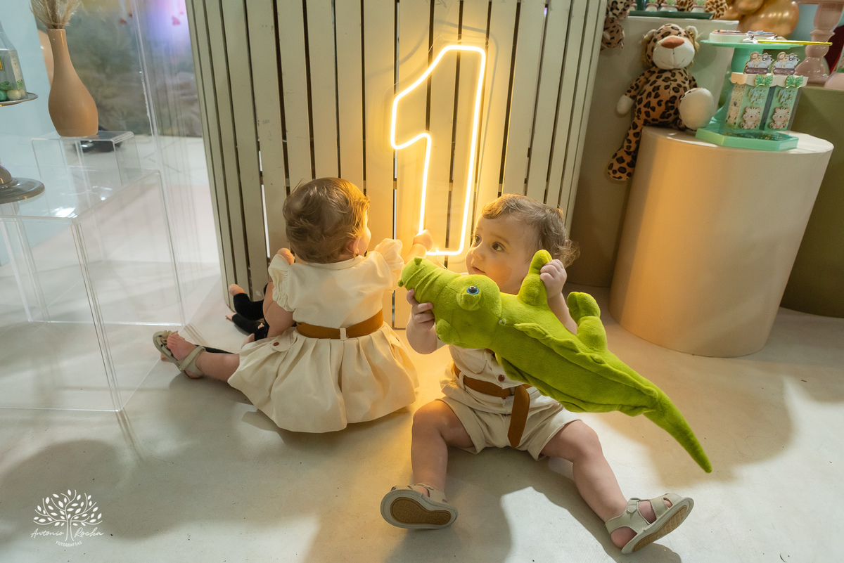 Maria - Luiz - Luanda - Fernando - Pelotas - Santa Catarina - Gêmeos - Irmãos - Pelotas - Antonio Rocha Fotografias - Tio Guigui - Safari - jeep - Menino - Menina - Aventura Safari - cassianoblefestas