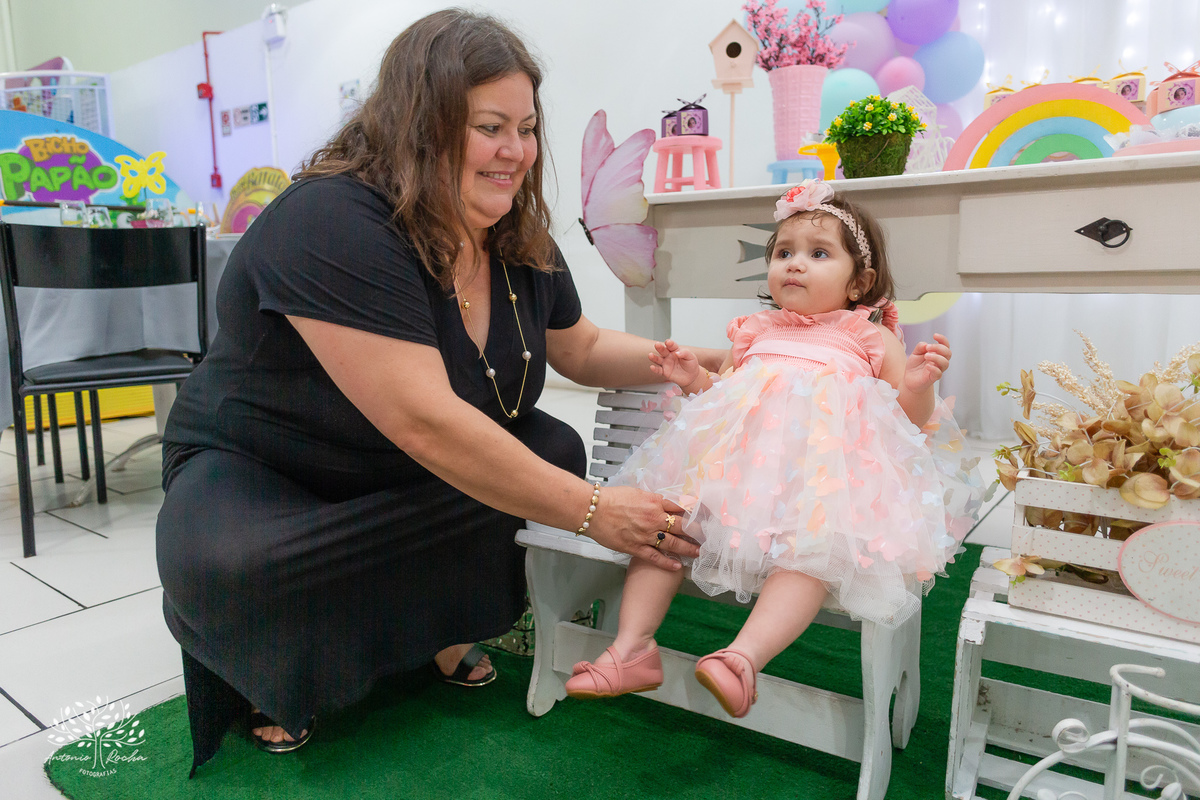 Maria Julia – Cliff Kids - Festa Infantil – Festa de Criança – Fotografia de Família – Decoração de borboleta – Decoração colorida – decoração com arco íris -  asas de borboleta – piscina de bolinhas - Pelotas - Antonio Rocha Fotografias