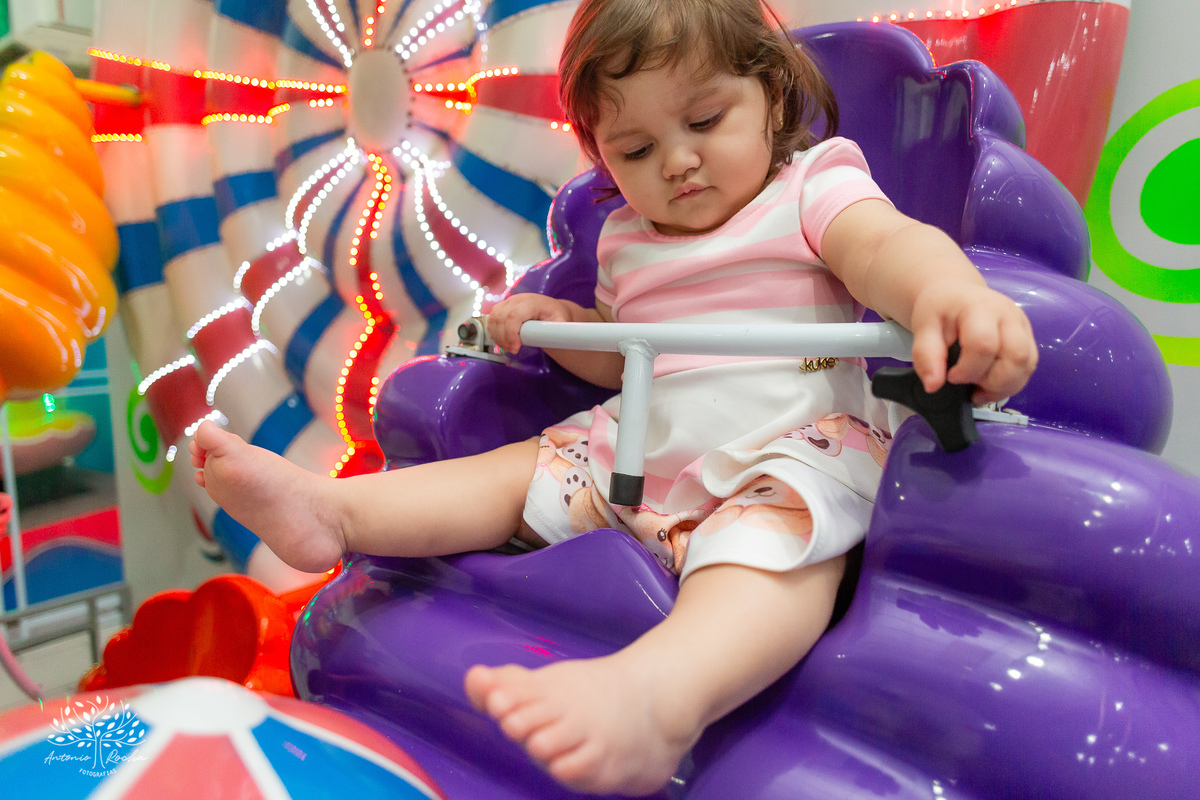 Maria Julia – Cliff Kids - Festa Infantil – Festa de Criança – Fotografia de Família – Decoração de borboleta – Decoração colorida – decoração com arco íris -  asas de borboleta – piscina de bolinhas - Pelotas - Antonio Rocha Fotografias
