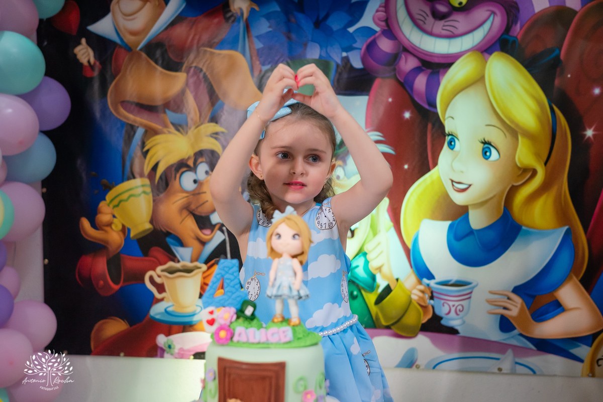 Alice – Cliff Kids - Festa Infantil – Festa de Criança – Fotografia de Família – Decoração Alice no País das Maravilhas – Chapeleiro Maluco - Pelotas - Antonio Rocha Fotografias