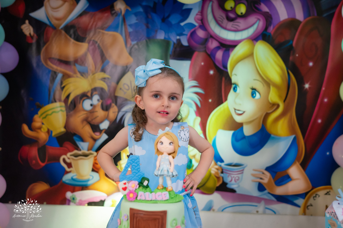 Alice – Cliff Kids - Festa Infantil – Festa de Criança – Fotografia de Família – Decoração Alice no País das Maravilhas – Chapeleiro Maluco - Pelotas - Antonio Rocha Fotografias
