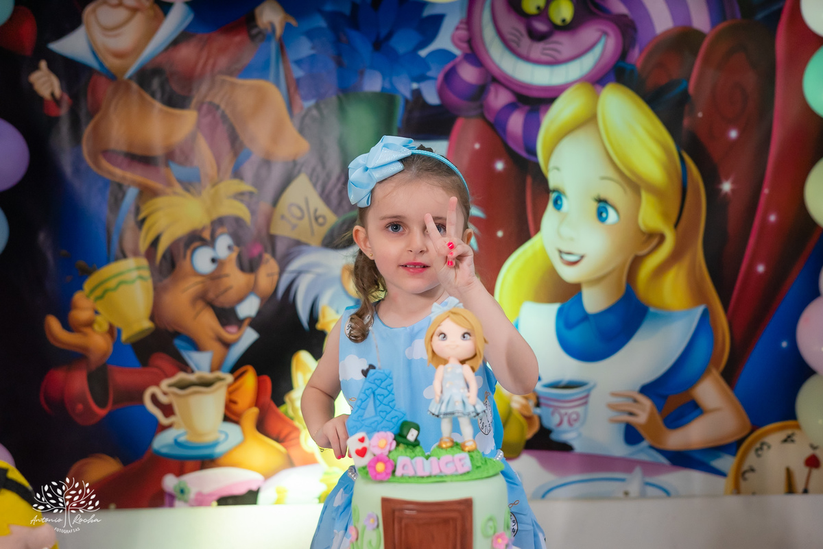 Alice – Cliff Kids - Festa Infantil – Festa de Criança – Fotografia de Família – Decoração Alice no País das Maravilhas – Chapeleiro Maluco - Pelotas - Antonio Rocha Fotografias