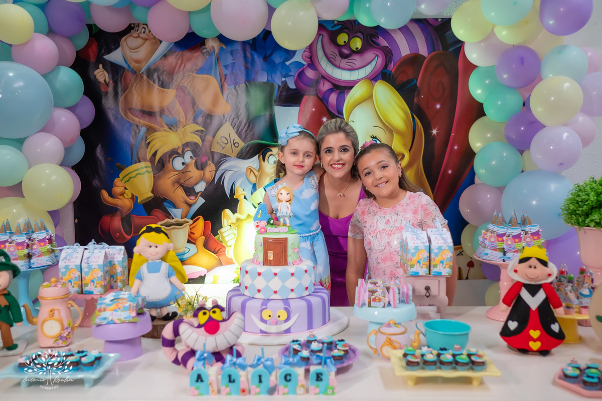 Alice – Cliff Kids - Festa Infantil – Festa de Criança – Fotografia de Família – Decoração Alice no País das Maravilhas – Chapeleiro Maluco - Pelotas - Antonio Rocha Fotografias