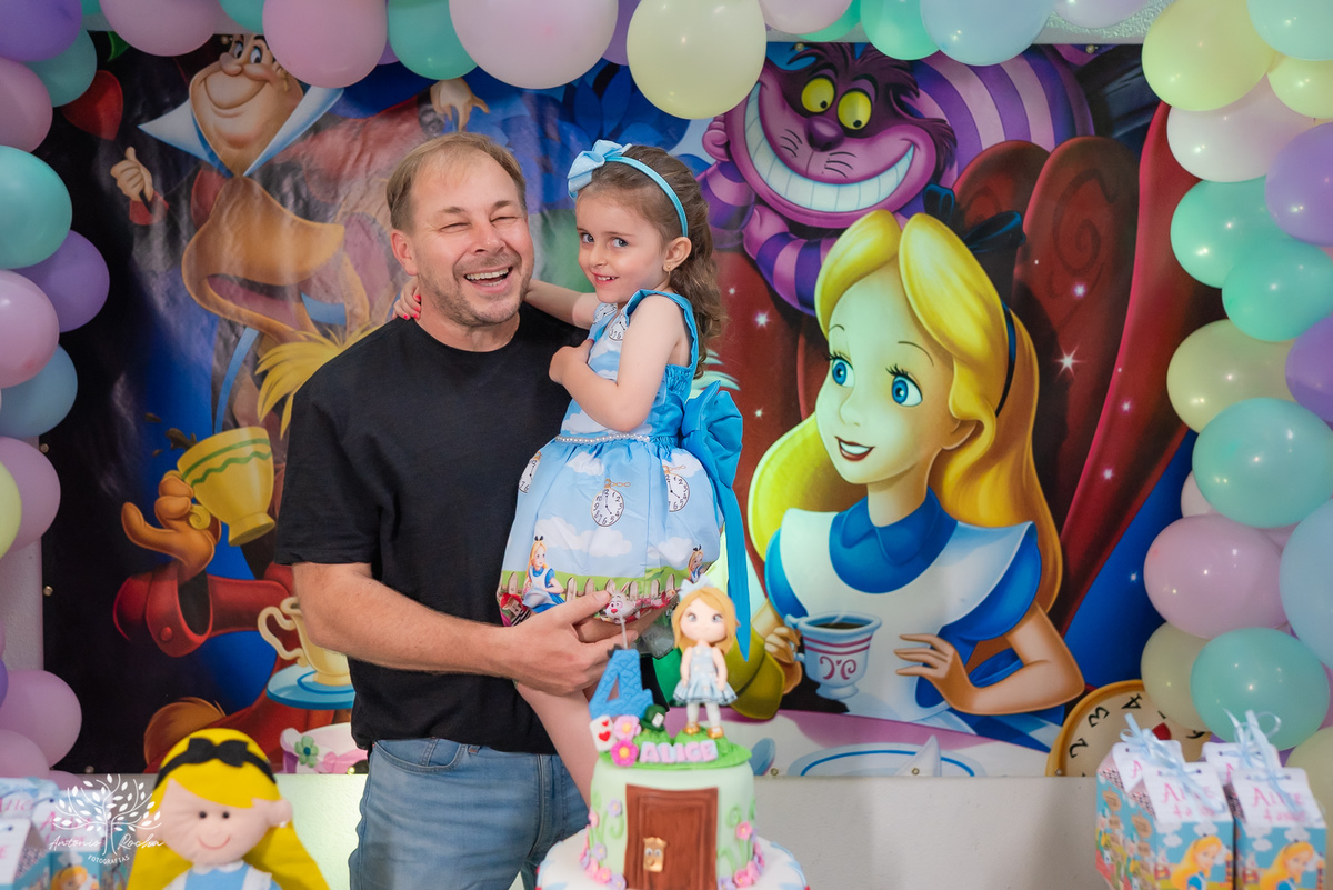 Alice – Cliff Kids - Festa Infantil – Festa de Criança – Fotografia de Família – Decoração Alice no País das Maravilhas – Chapeleiro Maluco - Pelotas - Antonio Rocha Fotografias
