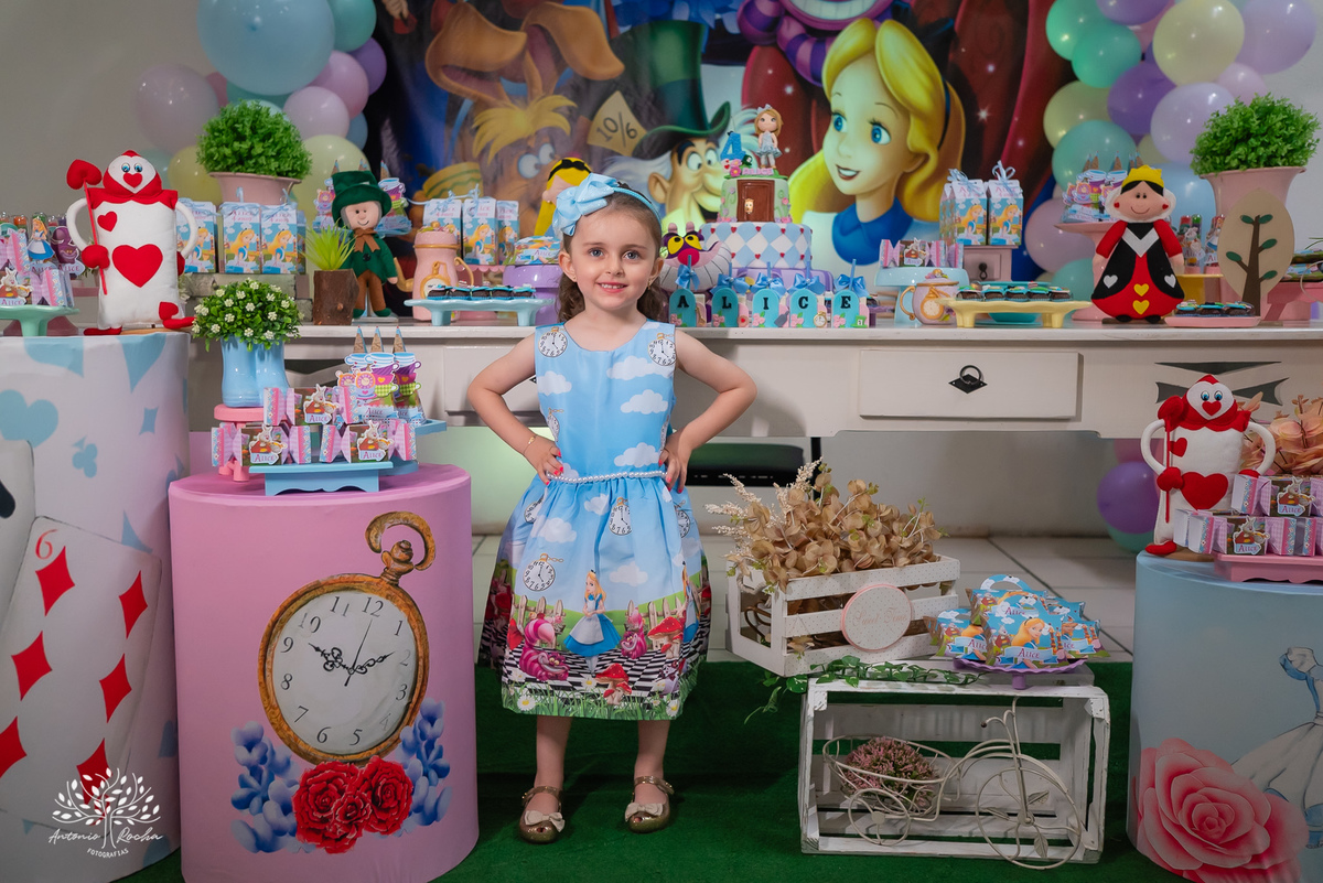 Alice – Cliff Kids - Festa Infantil – Festa de Criança – Fotografia de Família – Decoração Alice no País das Maravilhas – Chapeleiro Maluco - Pelotas - Antonio Rocha Fotografias