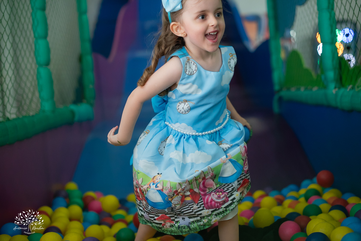 Alice – Cliff Kids - Festa Infantil – Festa de Criança – Fotografia de Família – Decoração Alice no País das Maravilhas – Chapeleiro Maluco - Pelotas - Antonio Rocha Fotografias