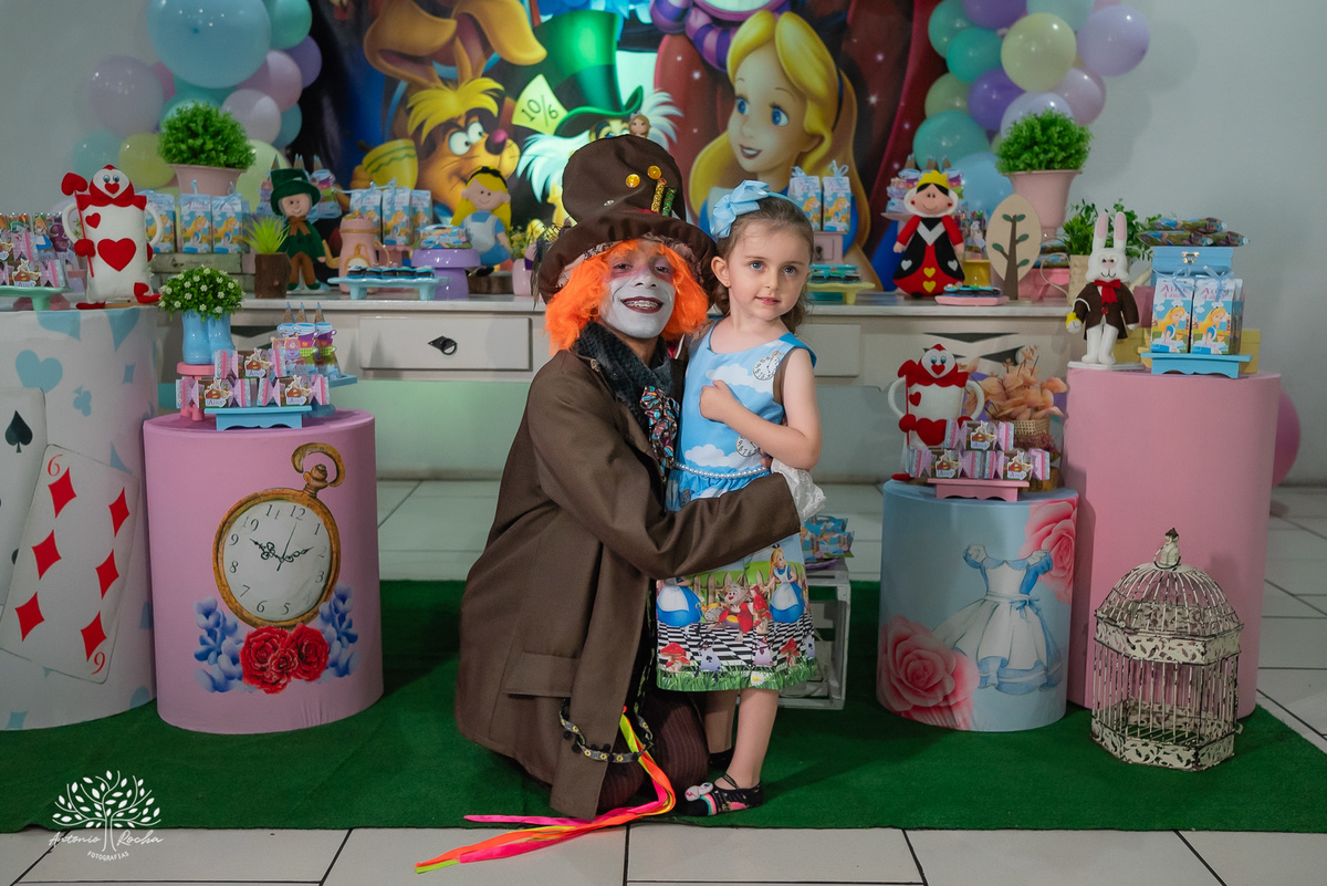 Alice – Cliff Kids - Festa Infantil – Festa de Criança – Fotografia de Família – Decoração Alice no País das Maravilhas – Chapeleiro Maluco - Pelotas - Antonio Rocha FotografiasAlice – Cliff Kids - Festa Infantil – Festa de Criança – Fotografia de Família