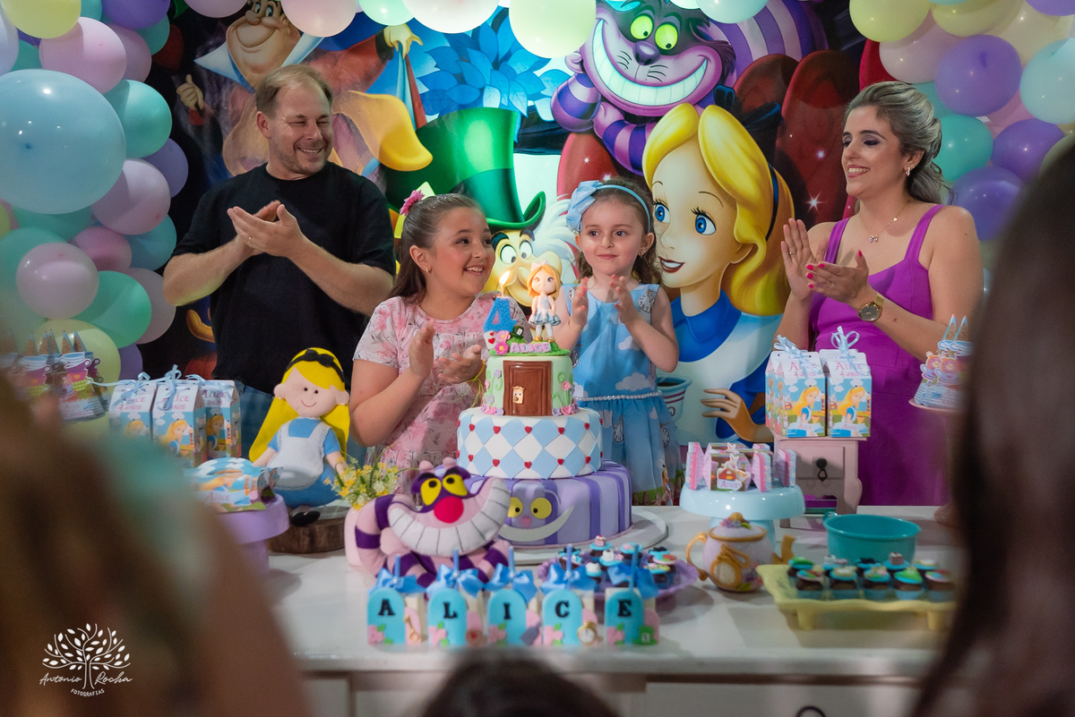 Alice – Cliff Kids - Festa Infantil – Festa de Criança – Fotografia de Família – Decoração Alice no País das Maravilhas – Chapeleiro Maluco - Pelotas - Antonio Rocha Fotografias