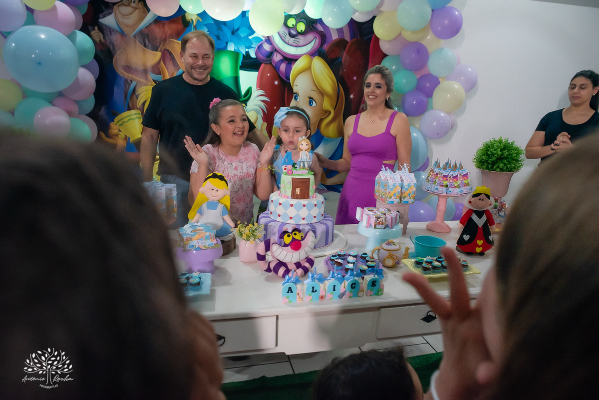 Alice – Cliff Kids - Festa Infantil – Festa de Criança – Fotografia de Família – Decoração Alice no País das Maravilhas – Chapeleiro Maluco - Pelotas - Antonio Rocha Fotografias