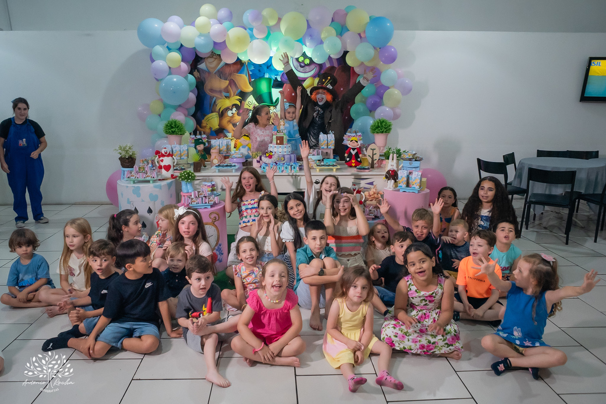 Alice – Cliff Kids - Festa Infantil – Festa de Criança – Fotografia de Família – Decoração Alice no País das Maravilhas – Chapeleiro Maluco - Pelotas - Antonio Rocha Fotografias
