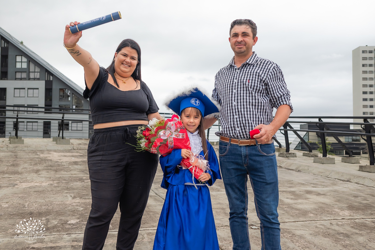 Ana Júlia – Formatura Infantil – Fotos de Formatura – Ensaio Externo – Formatura Pré-Escola – Toga Azul Infantil - Ensaio Infantil – Ensaio de Família – Fotografia de Família – Antonio Rocha Fotografias – Parque Una - Pelotas