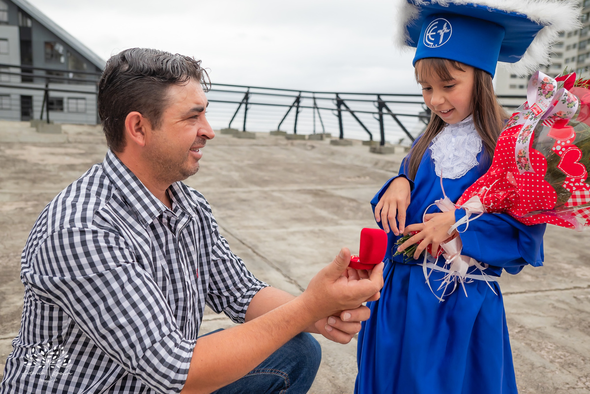 Ana Júlia – Formatura Infantil – Fotos de Formatura – Ensaio Externo – Formatura Pré-Escola – Toga Azul Infantil - Ensaio Infantil – Ensaio de Família – Fotografia de Família – Antonio Rocha Fotografias – Parque Una - Pelotas