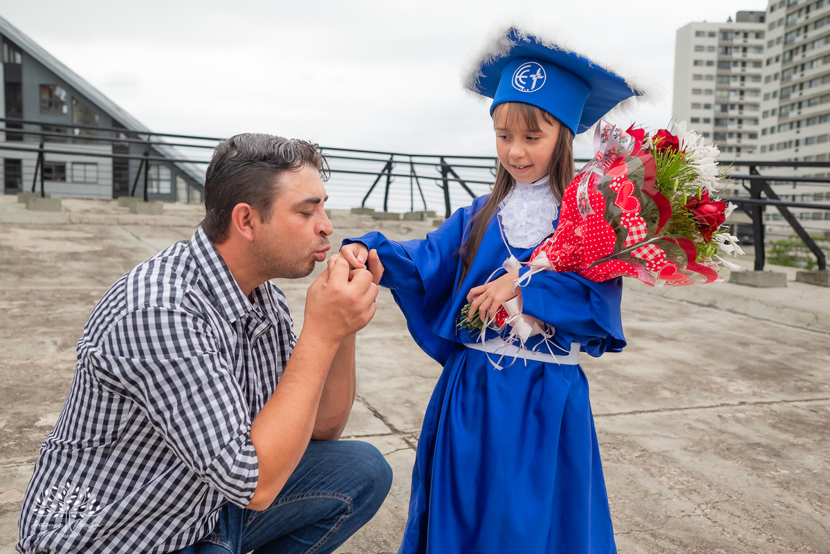 Ana Júlia – Formatura Infantil – Fotos de Formatura – Ensaio Externo – Formatura Pré-Escola – Toga Azul Infantil - Ensaio Infantil – Ensaio de Família – Fotografia de Família – Antonio Rocha Fotografias – Parque Una - Pelotas