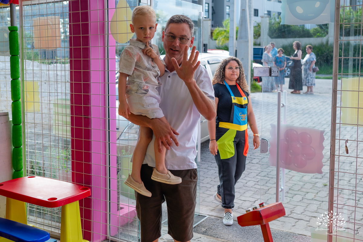 Miguel – 4 anos – Candy Club – Festa Infantil – Fotografia de Família - Fotos de Aniversário - Festa de Criança - Pelotas - Antonio Rocha Fotografias - maletinha colorida