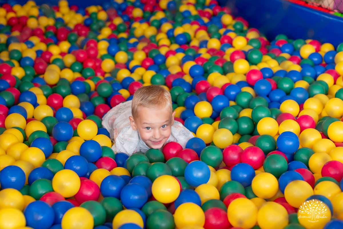 Miguel – 4 anos – Candy Club – Festa Infantil – Fotografia de Família - Fotos de Aniversário - Festa de Criança - Pelotas - Antonio Rocha Fotografias - maletinha colorida