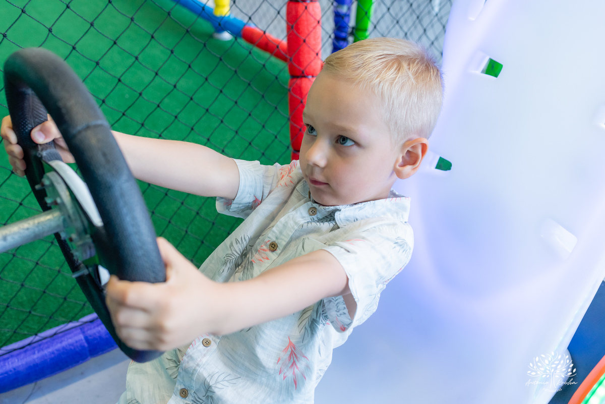 Miguel – 4 anos – Candy Club – Festa Infantil – Fotografia de Família - Fotos de Aniversário - Festa de Criança - Pelotas - Antonio Rocha Fotografias - maletinha colorida