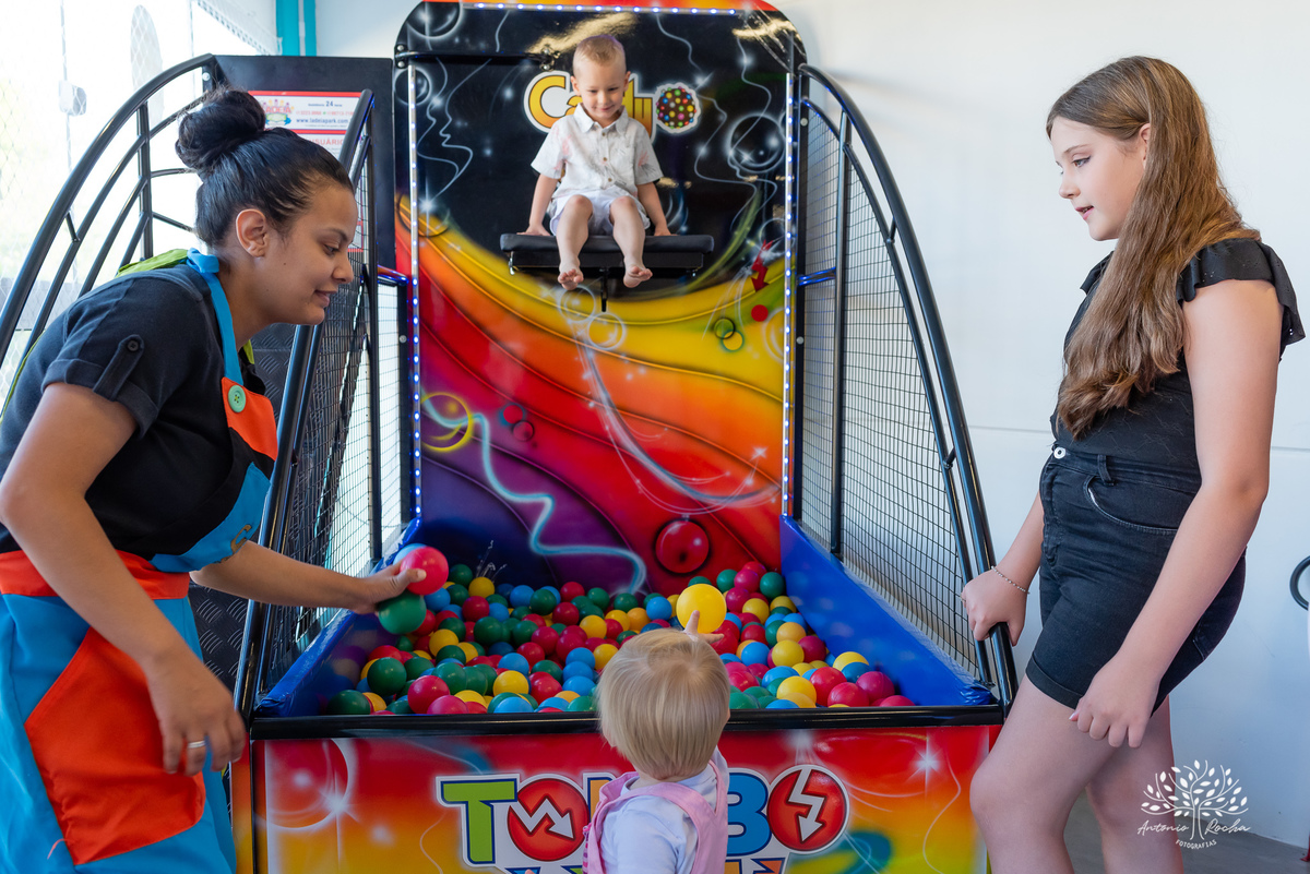 Miguel – 4 anos – Candy Club – Festa Infantil – Fotografia de Família - Fotos de Aniversário - Festa de Criança - Pelotas - Antonio Rocha Fotografias - maletinha colorida