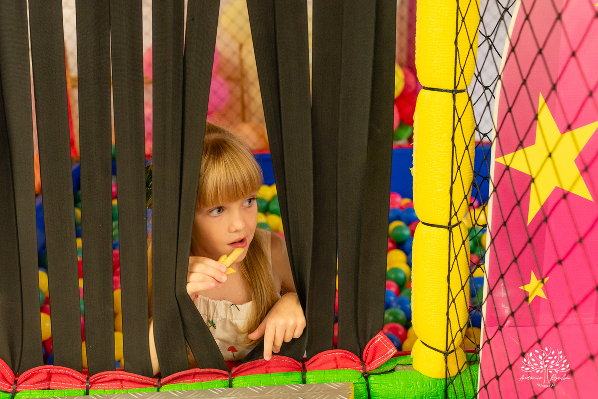Miguel – 4 anos – Candy Club – Festa Infantil – Fotografia de Família - Fotos de Aniversário - Festa de Criança - Pelotas - Antonio Rocha Fotografias - maletinha colorida
