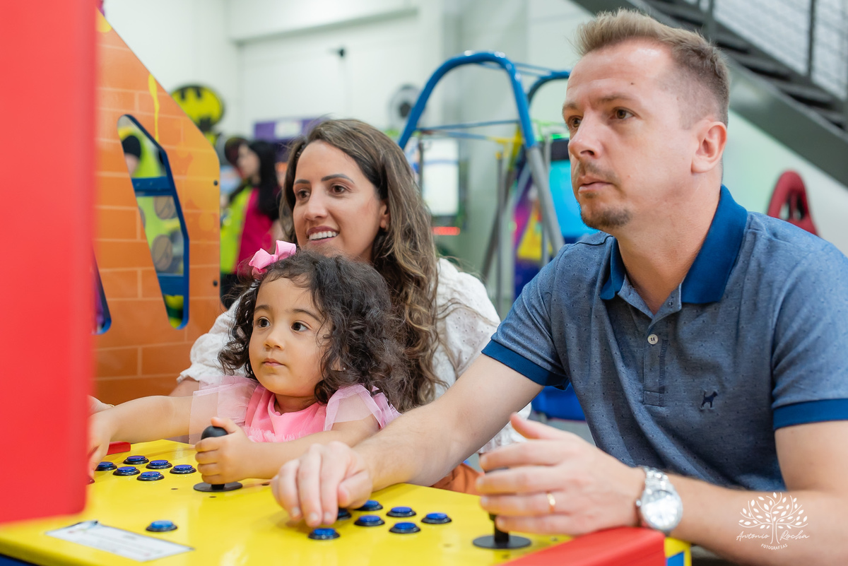 Maite – 3 anos – Loly Pop – Jardim Secreto - Festa Infantil – Fotografia de Família - Fotos de Aniversário - Festa de Criança - Pelotas - Antonio Rocha Fotografias – Cachorro-quente – bolo de aniversário – picolé – Murilo Cunha– Manuella Carvalho- Mannu