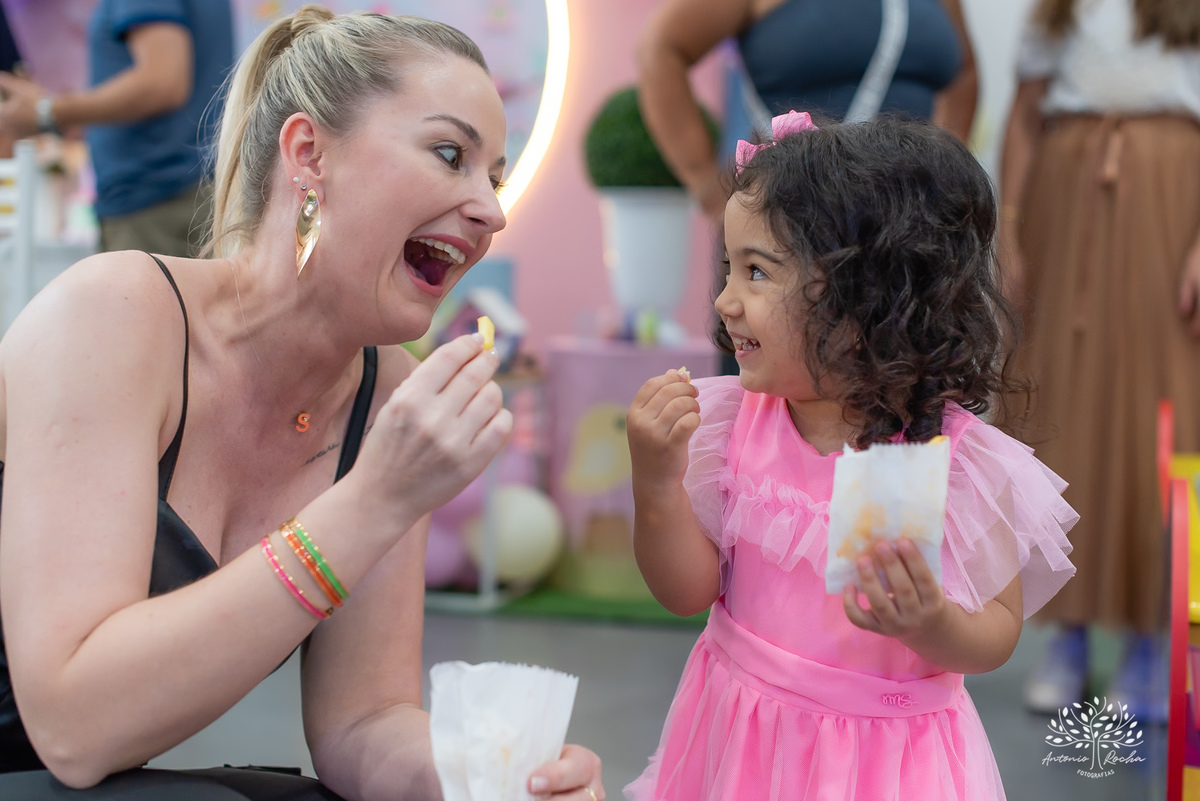 Maite – 3 anos – Loly Pop – Jardim Secreto - Festa Infantil – Fotografia de Família - Fotos de Aniversário - Festa de Criança - Pelotas - Antonio Rocha Fotografias – Cachorro-quente – bolo de aniversário – picolé – Murilo Cunha– Manuella Carvalho- Mannu