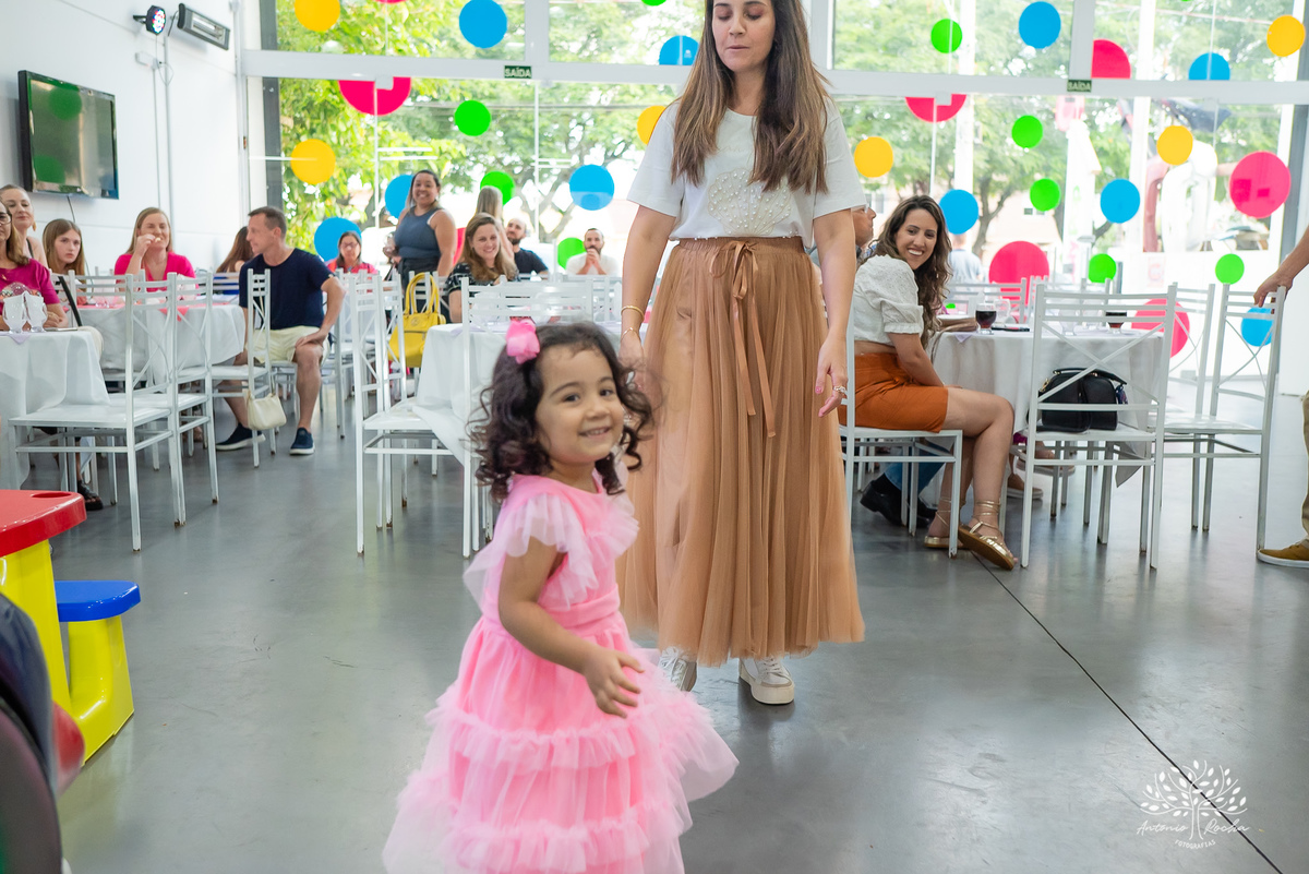 Maite – 3 anos – Loly Pop – Jardim Secreto - Festa Infantil – Fotografia de Família - Fotos de Aniversário - Festa de Criança - Pelotas - Antonio Rocha Fotografias – Cachorro-quente – bolo de aniversário – picolé – Murilo Cunha– Manuella Carvalho- Mannu