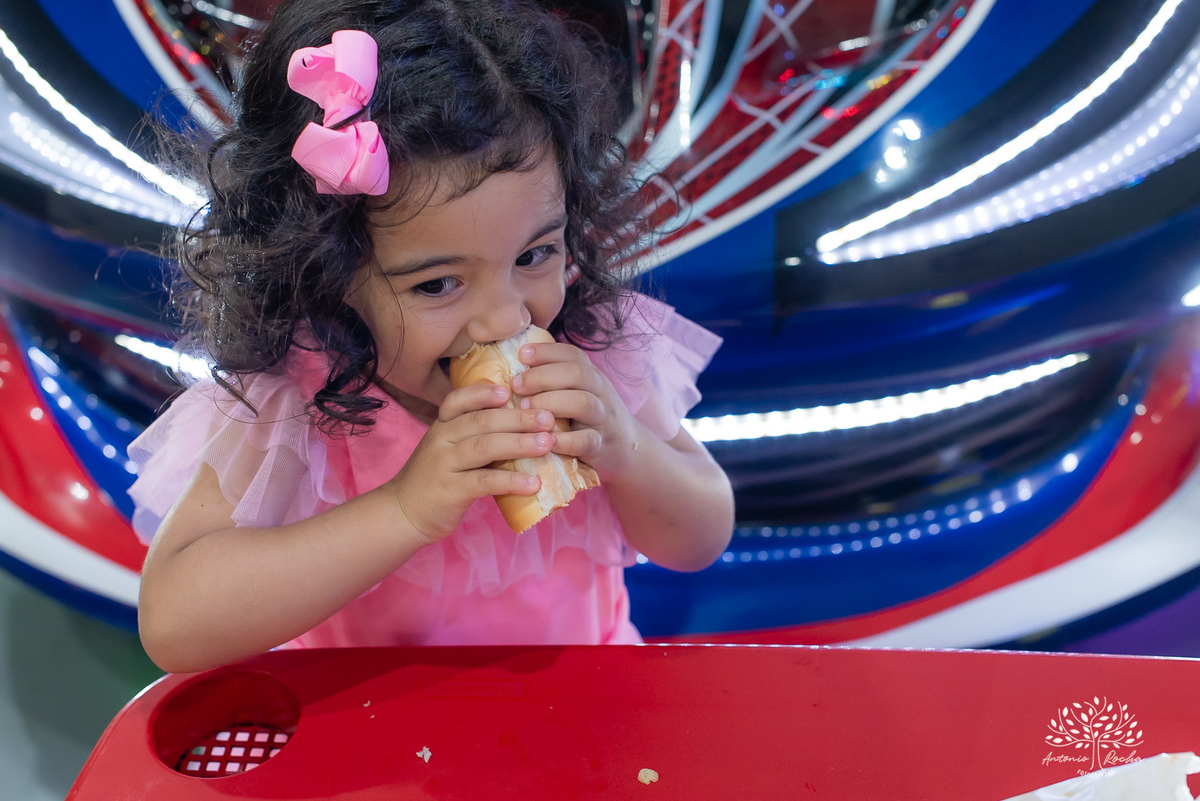 Maite – 3 anos – Loly Pop – Jardim Secreto - Festa Infantil – Fotografia de Família - Fotos de Aniversário - Festa de Criança - Pelotas - Antonio Rocha Fotografias – Cachorro-quente – bolo de aniversário – picolé – Murilo Cunha– Manuella Carvalho- Mannu