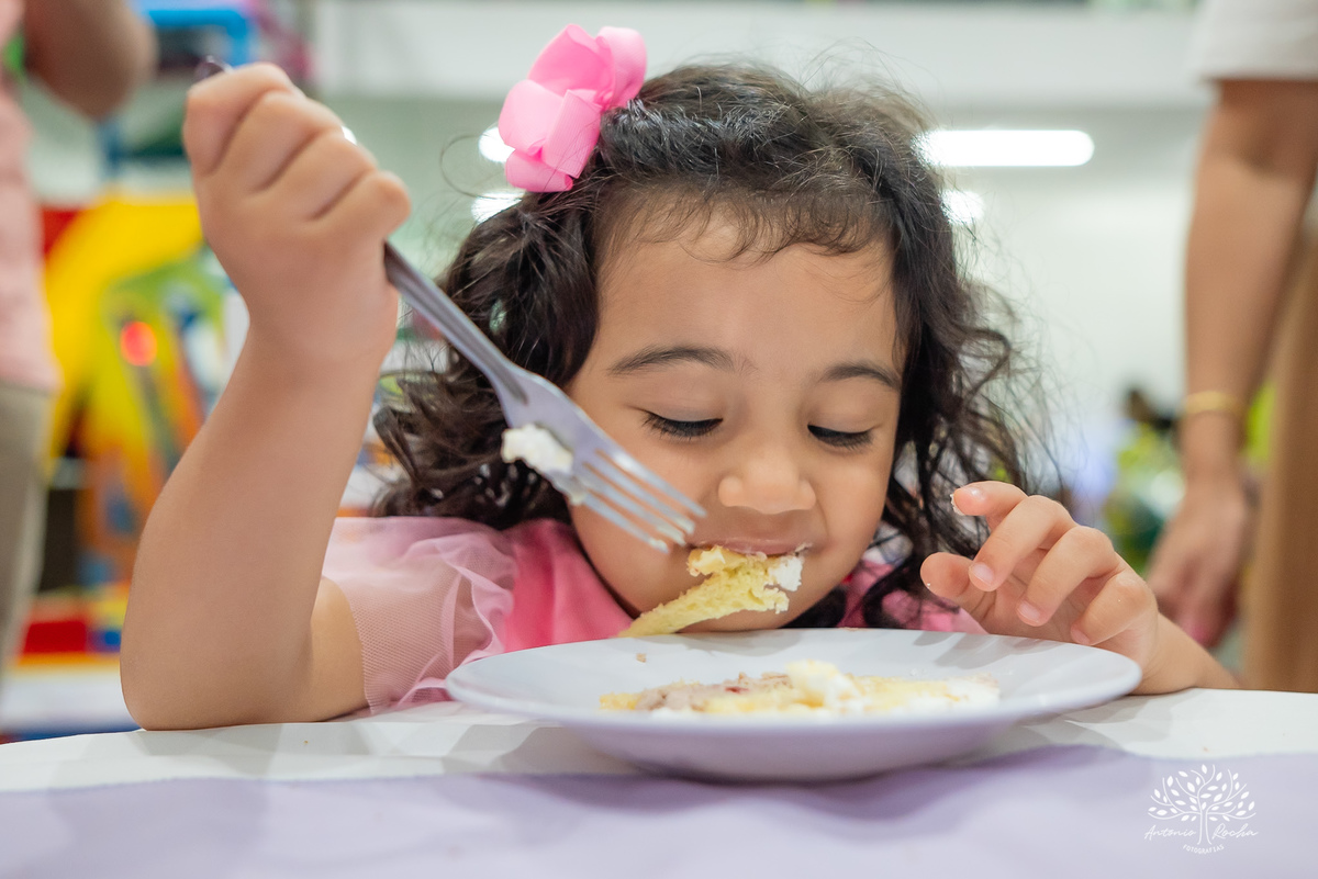 Maite – 3 anos – Loly Pop – Jardim Secreto - Festa Infantil – Fotografia de Família - Fotos de Aniversário - Festa de Criança - Pelotas - Antonio Rocha Fotografias – Cachorro-quente – bolo de aniversário – picolé – Murilo Cunha– Manuella Carvalho- Mannu