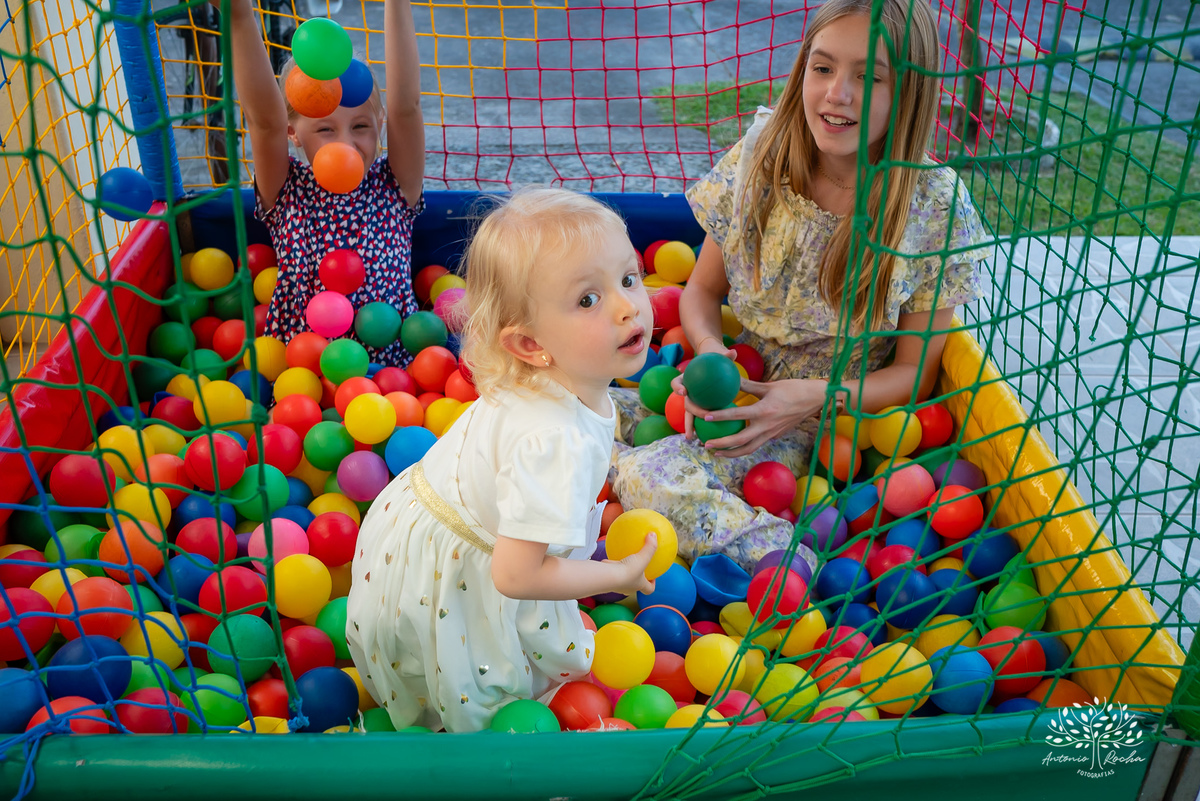 Lis – 2 anos – Dias Maza - Festa em Casa – Piscina de Bolinha – Pula-pula  – dois aninhos - Festa Infantil – Fotografia de Família - Fotos de Aniversário - Condominio Dias Mazza - Festa de Criança - Pelotas - Antonio Rocha Fotografias