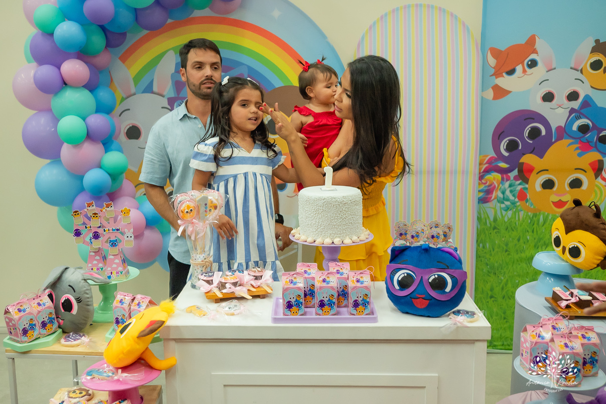 
Vicky – 1 ano – Primeiro Aninho – Juliana Lamas – Arthur Bender - Maria - - Festa Infantil – Fotografia de Família - Fotos de Aniversário – Casa de Alice - Festa de Criança - Pelotas - Antonio Rocha Fotografias – Bolo Fofo
