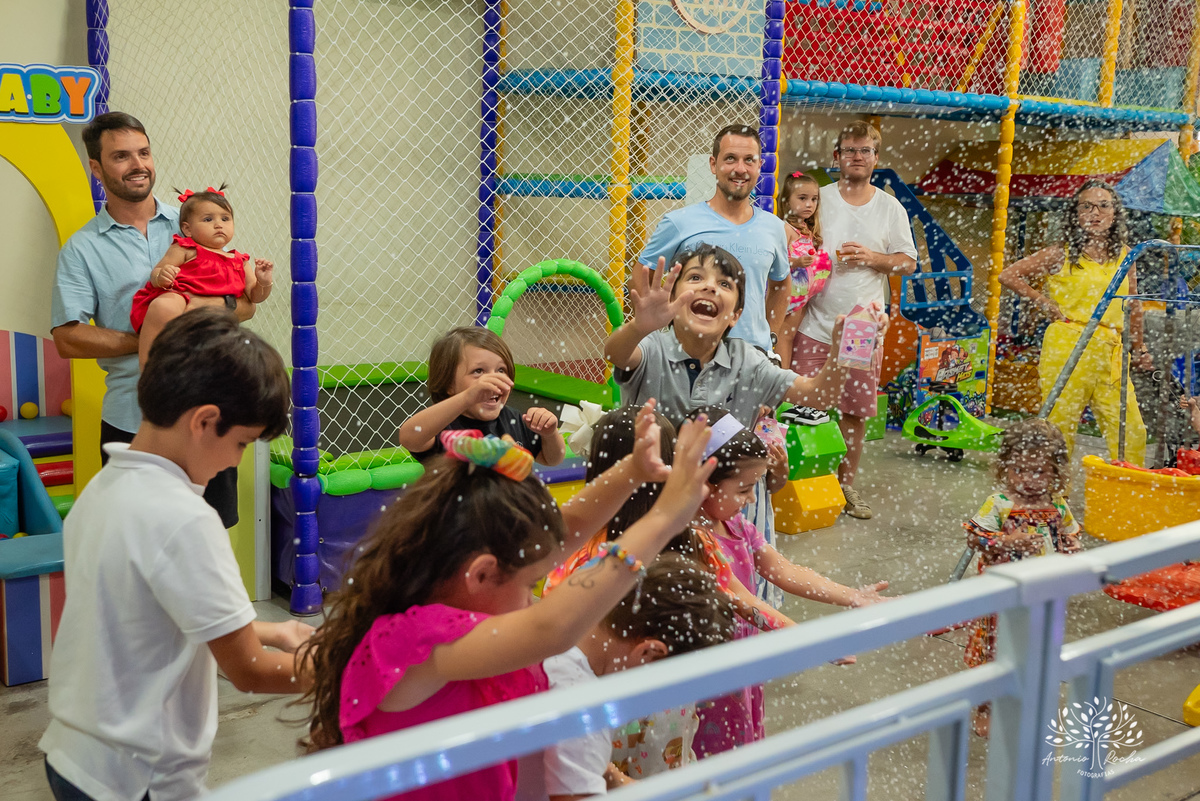
Vicky – 1 ano – Primeiro Aninho – Juliana Lamas – Arthur Bender - Maria - - Festa Infantil – Fotografia de Família - Fotos de Aniversário – Casa de Alice - Festa de Criança - Pelotas - Antonio Rocha Fotografias – Bolo Fofo
